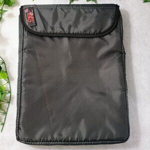 VGUC: Solo Laptop, Black Check Fast Padded Laptop Sleeve Case